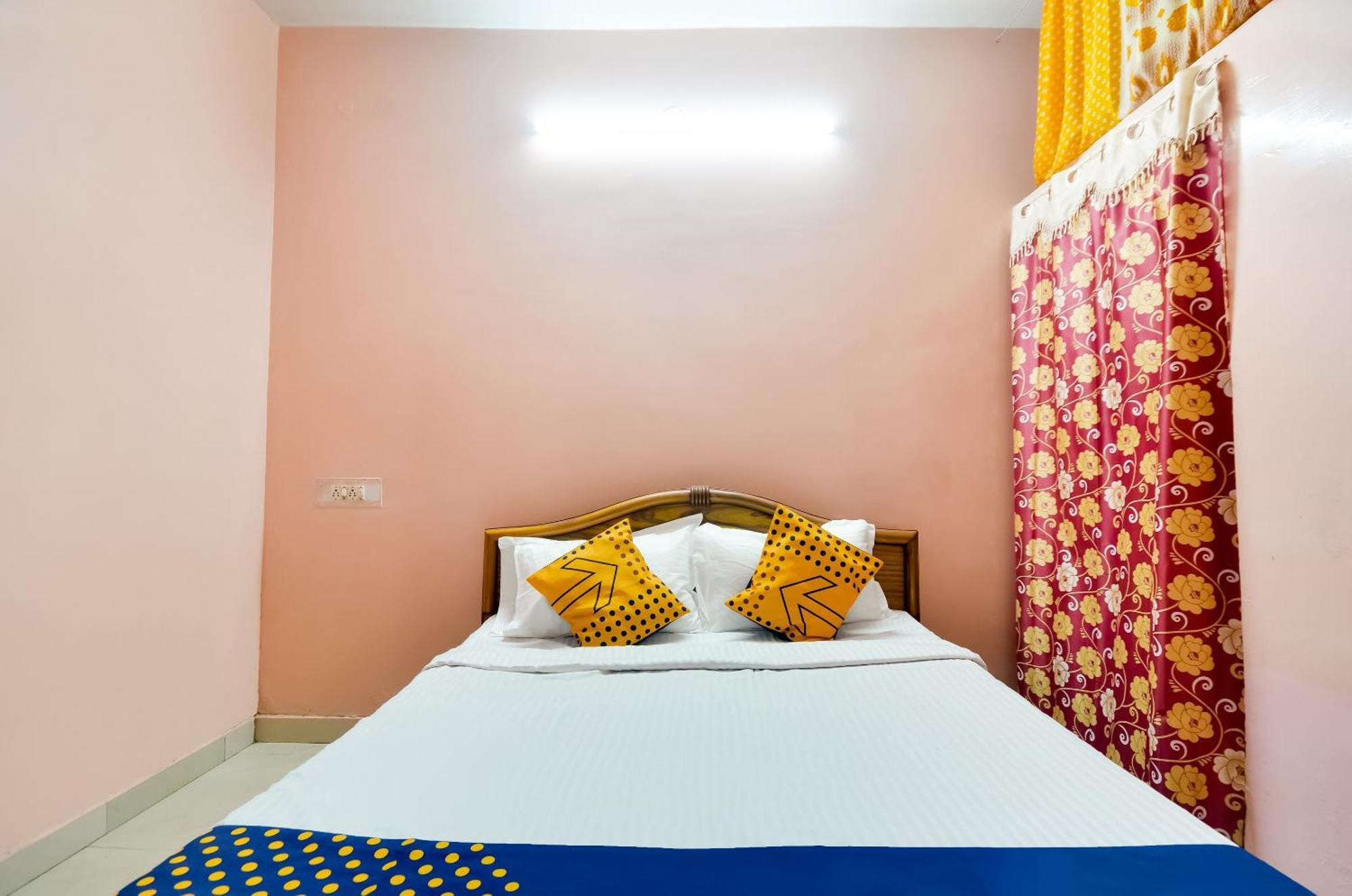 Hotel O Sri Murugan Lodge Коимбаторе Екстериор снимка