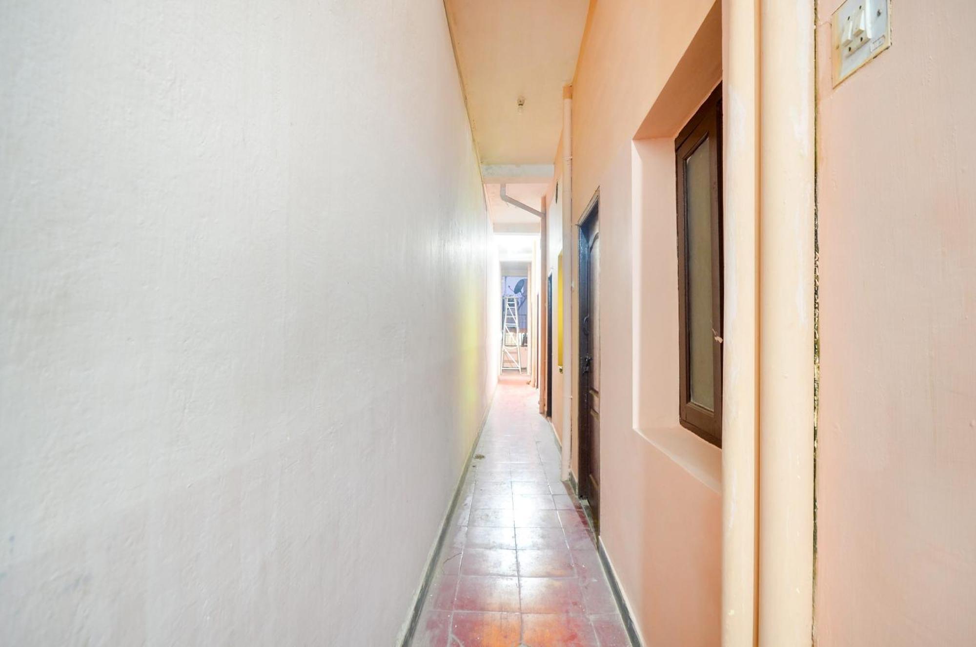Hotel O Sri Murugan Lodge Коимбаторе Екстериор снимка